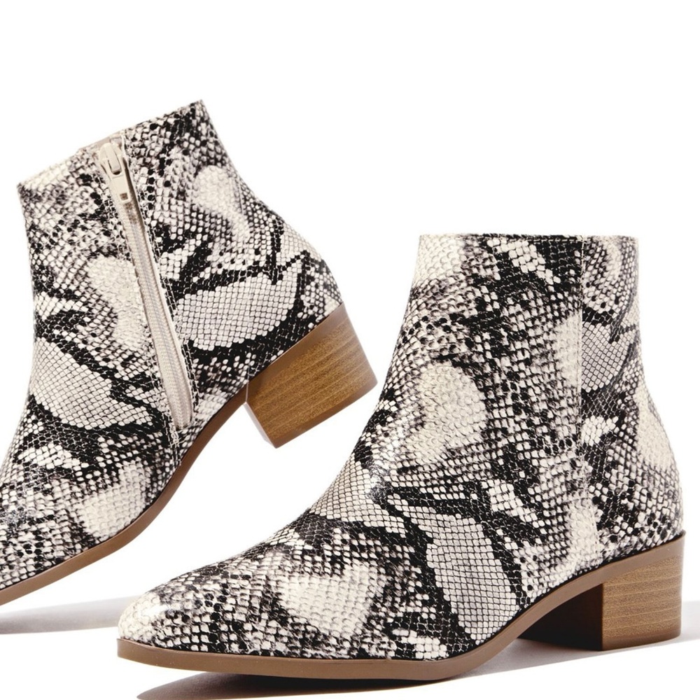 NEW🔥 Python Snake Cowboy Cowgirl Western Ankle Boots Booties Low Block Heel Zip - Picture 2 of 5